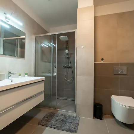 New Near Dancing House Apartamento