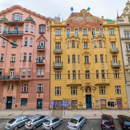 New Near Dancing House Apartamento