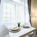 New Near Dancing House Appartement *