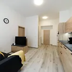 New Near Dancing House Appartement