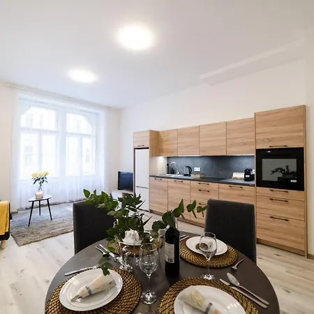 Apartment New Near Dancing House *