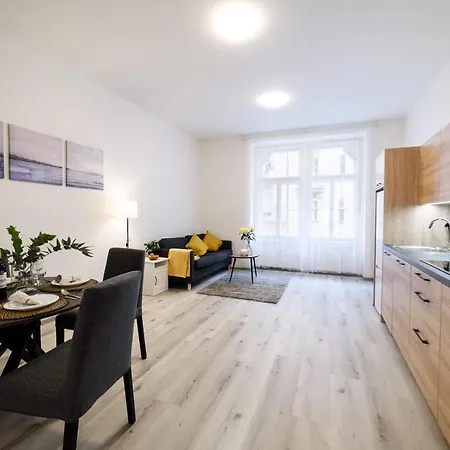 Apartment New Near Dancing House