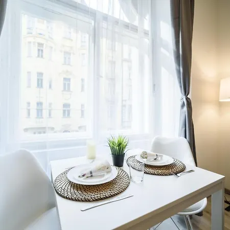 New Near Dancing House Apartamento *